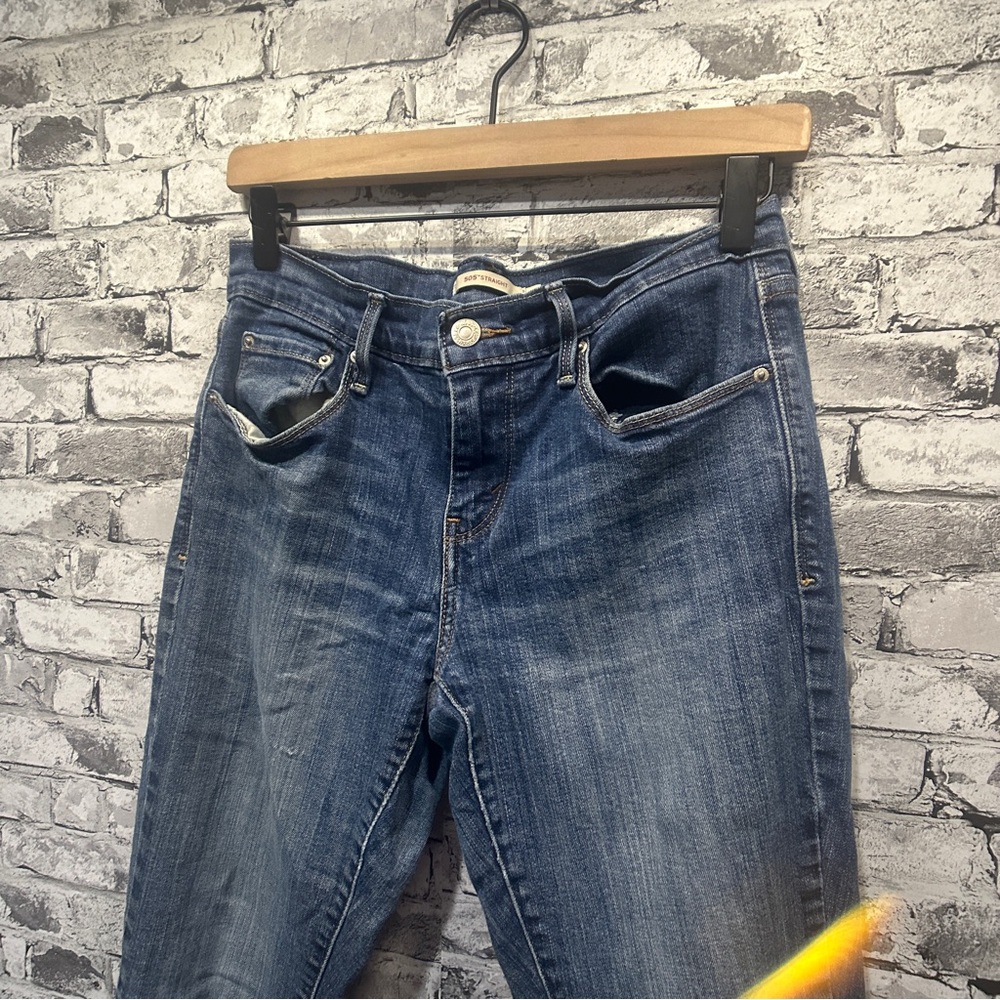 EUC Levi's Women's 505 Straight Leg Blue Jeans size 2 - Picture 3 of 16